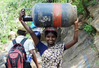 வறுமையை சுமப்பதைவிட இதை சுமப்பது எளிது